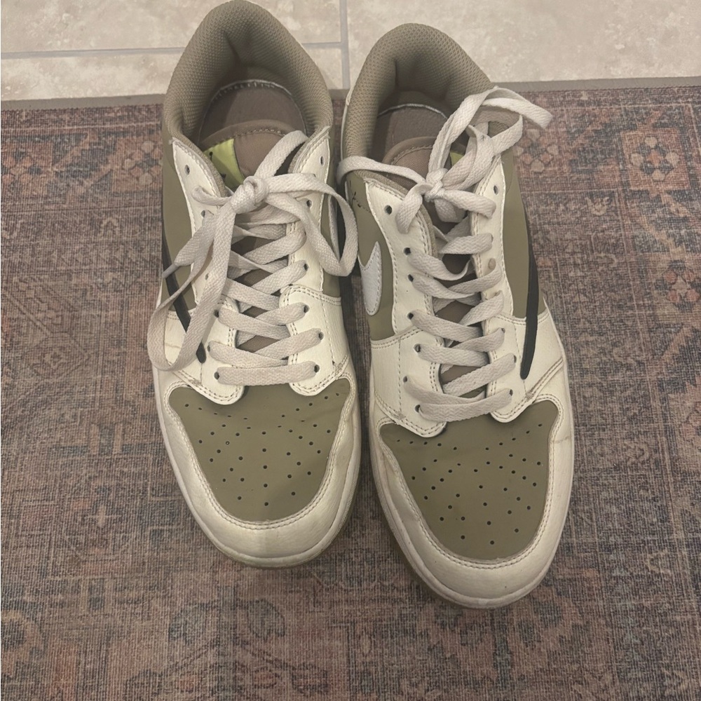 Reps Travis Scott olive golf shoes